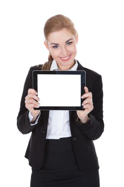 Dijital tablet holding iş kadını gülümseyen