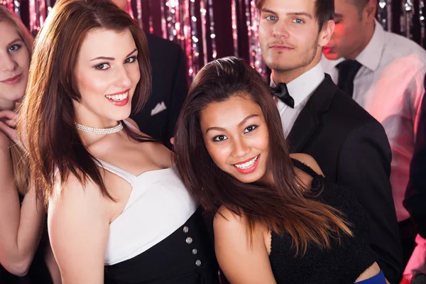 Cheerful Friends Dancing In Nightclub — Stock Photo, Image