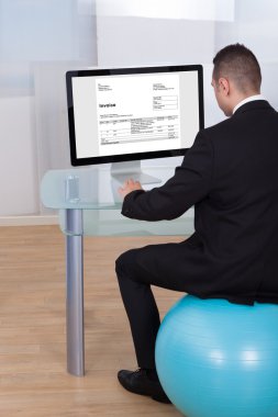 bilgisayar kullanma office iş adamı