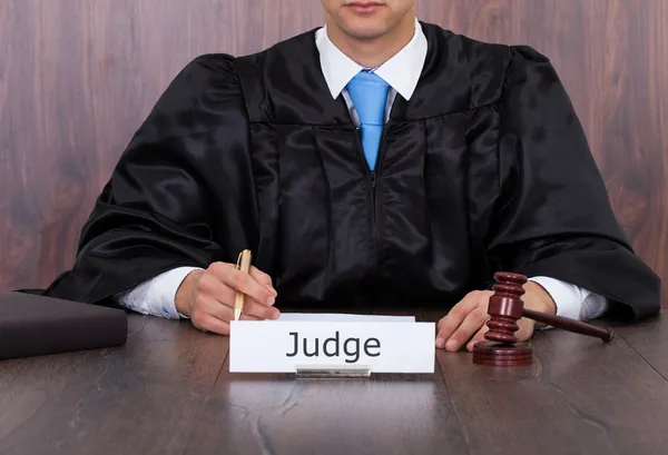 Judge With Mallet Sitting At Desk — Stock Photo, Image