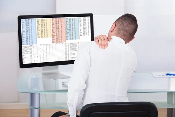 Businessman With Shoulder Pain Using Computer — Stock Photo, Image