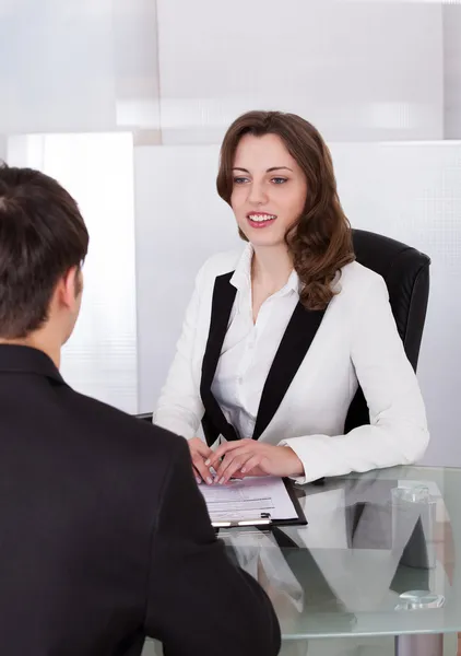 Businesswoman Looking At Candidate During Interview — Stock Photo, Image