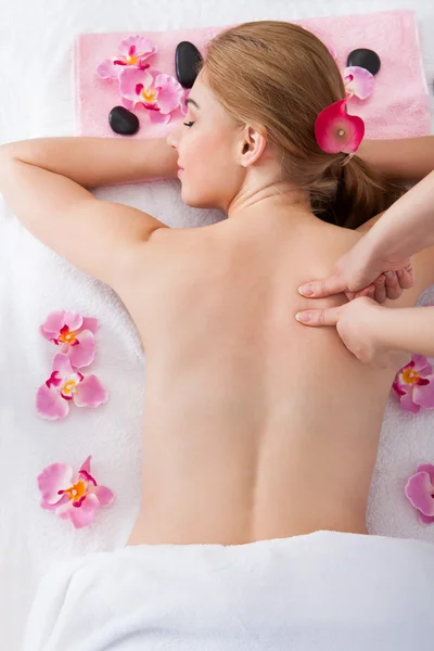 Woman Getting Massage Treatment — Stock Photo, Image