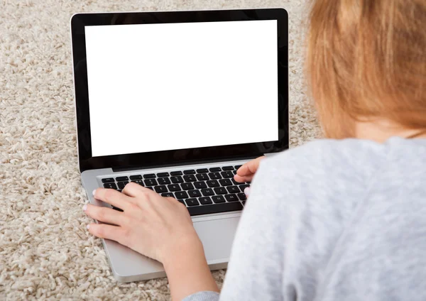 Vrouw met laptop — Stockfoto