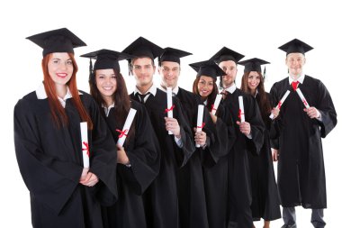 yüksek lisans öğrencileri diploma holding sırada duran
