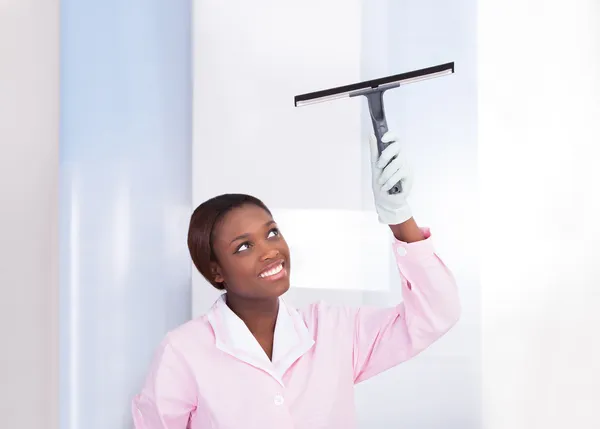 Housekeeper Cleaning Glass In Hotel — Stock Photo, Image