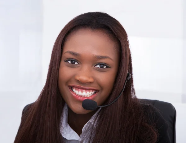 Representante de Servicio al Cliente Trabajando en Desk — Foto de Stock