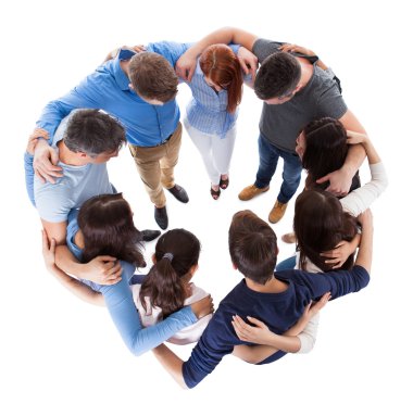 farklı bir grup insan birlikte ayakta