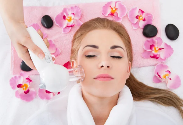 Young Woman Getting Laser Therapy — Stock Photo, Image