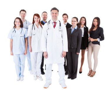 Doktor ekibi önünde