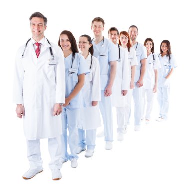 Doktorlar ve hemşireler gülümseyen uzun çizgi