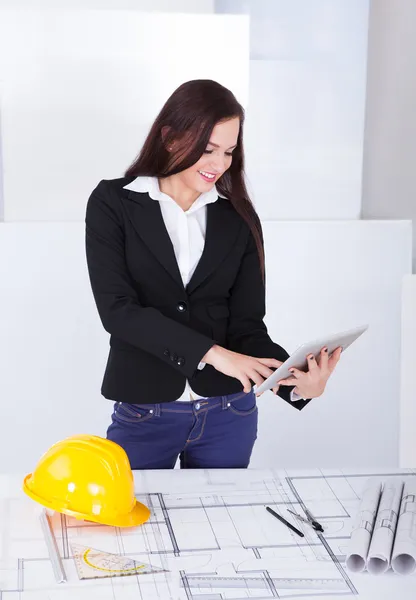 Architect With Digital Tablet Standing At Desk — Stock Photo, Image