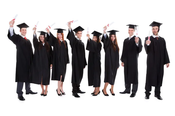 Pós-graduados levantando as mãos — Fotografia de Stock