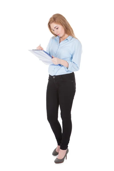 Young Woman Looking At Clipboard — Stock Photo, Image