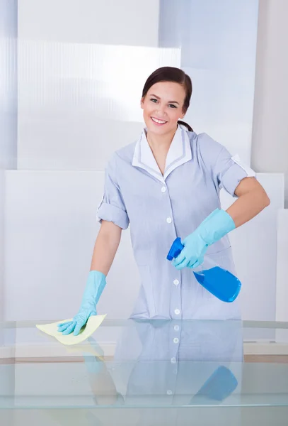 Happy Maid Cleaning Glass Table — Stock Photo, Image