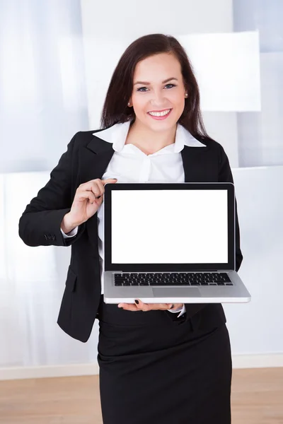 Businesswoman Showing Laptop — Stock Photo, Image