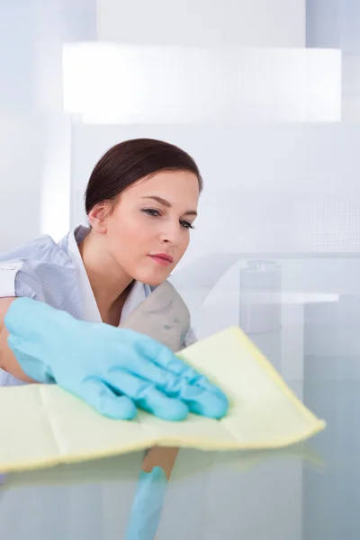 Maid Cleaning Glass Table — Stock Photo, Image
