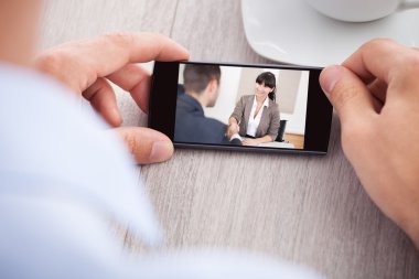 film izlerken işadamı Resim kırpılmış