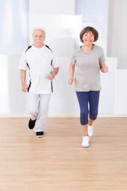 spor salonunda koşu kıdemli Çift