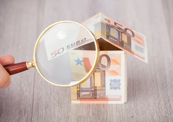 Fingers Holding Magnifying Glass To Analyze Euro House — Stock Photo, Image