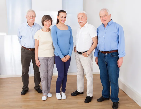 Happy Caregiver With Senior People — Stock Photo, Image