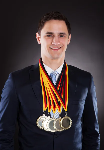 Empresário sorridente Vestindo Medalhas — Fotografia de Stock