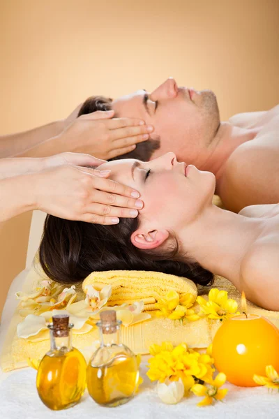 Relaxed Couple Receiving Head Massage At Spa — Stock Photo, Image