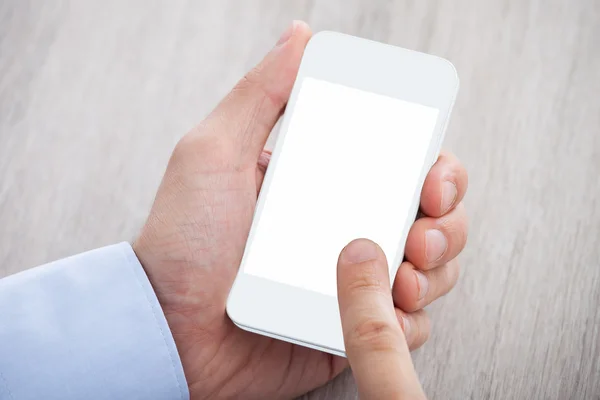 Celular de mano de hombre de negocios con pantalla en blanco — Foto de Stock