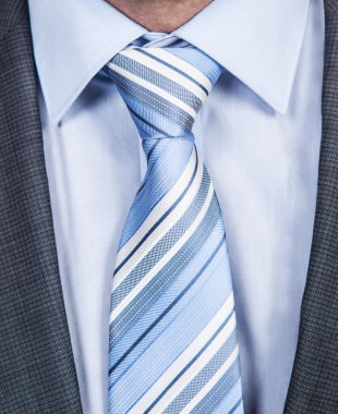 işadamı çizgili kravat