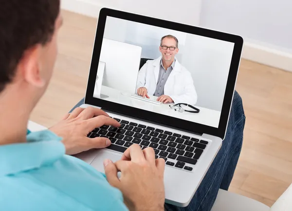 Chat video con il medico — Foto Stock