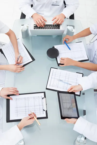 Doctors Examining Medical Reports — Stock Photo, Image