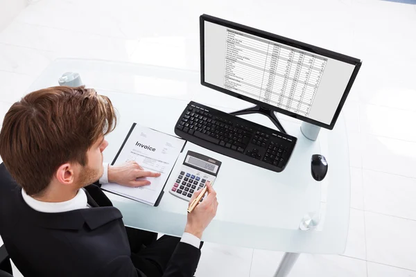 Businessman Calculating — Stock Photo, Image