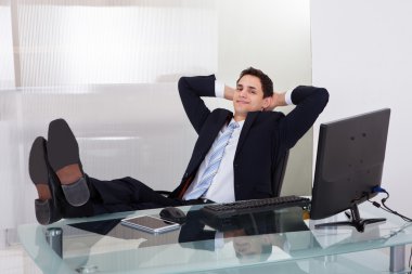 ofiste hayal rahat iş adamı