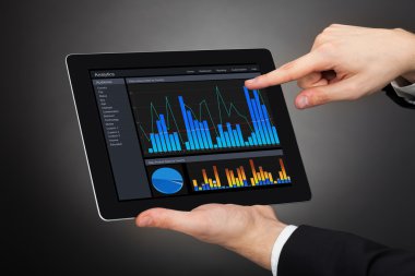 Dijital tablet grafik analiz işadamı