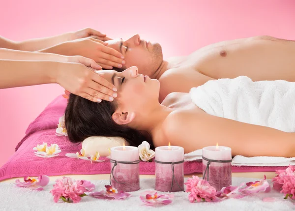 Relaxed Couple Receiving Head Massage At Spa — Stock Photo, Image