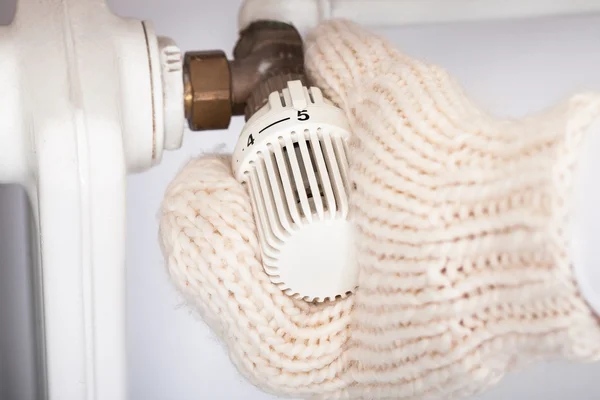 Hand Wearing Mitten Turning Knob Of Radiator — Stock Photo, Image