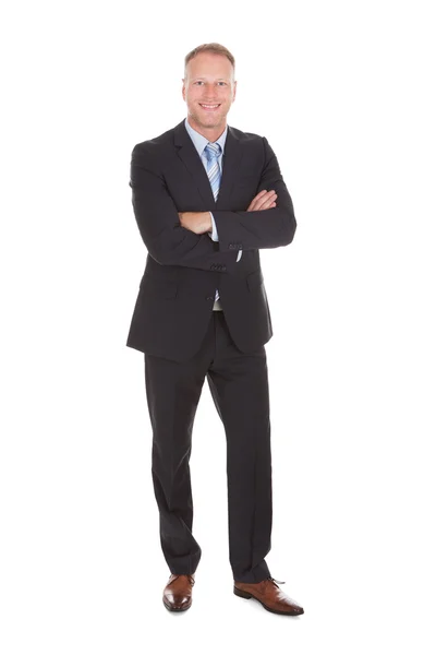 Biznesmen stojący rękami skrzyżowanymi — Zdjęcie stockowe