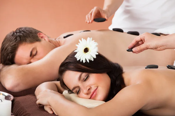 Couple Receiving hot stone Therapy — Stock Photo, Image