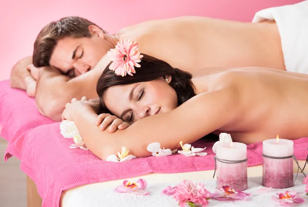 Couple Relaxing In Spa — Stock Photo, Image