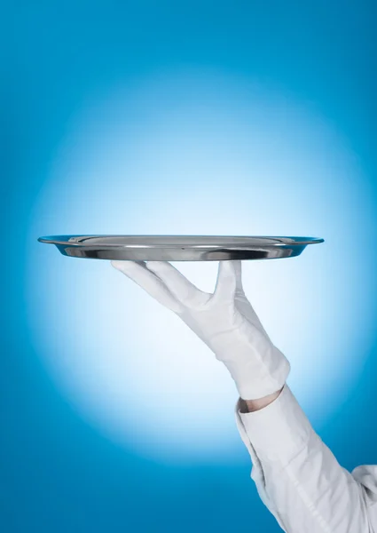 Kelner prowadzenie pusta taca — Zdjęcie stockowe