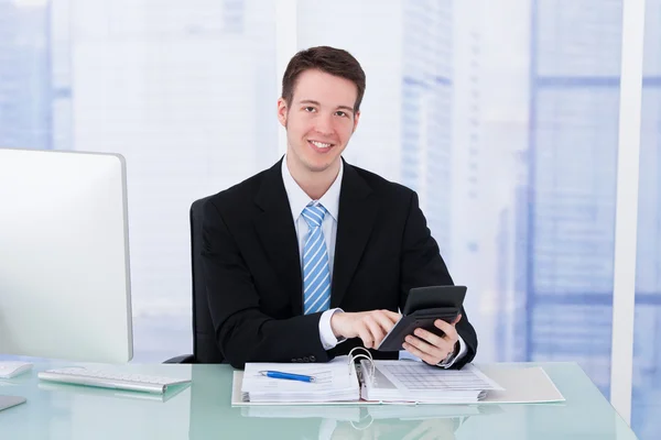 Confident Businessman Using Calculator — Stock Photo, Image