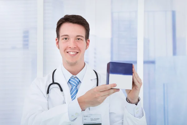 Doctor Holding Medicine Box — Stock Photo, Image