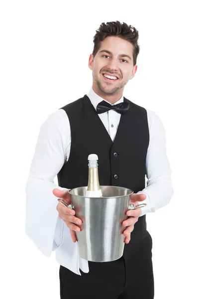 Camarero sosteniendo champán — Foto de Stock