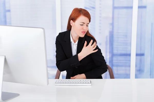Businesswoman Having Shoulder Pain — Stock Photo, Image