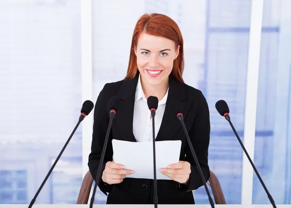 Businesswoman Giving Speech — Stock Photo, Image
