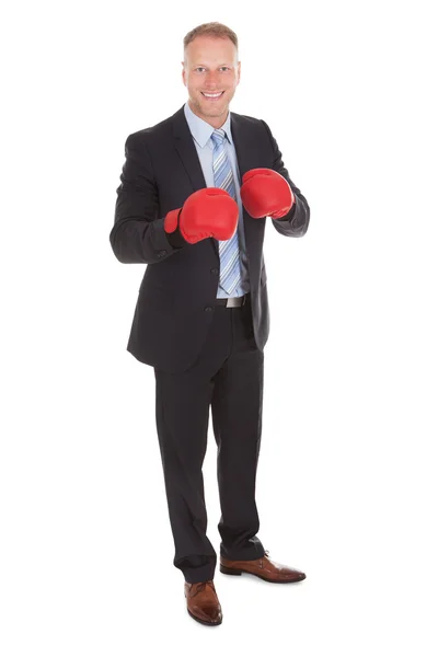 Empresario con guantes de boxeo — Foto de Stock