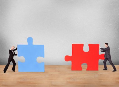 iş insanları katılmadan puzzle parçaları