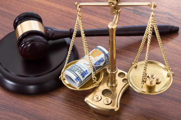 Gavel And Scales With Money — Stock Photo, Image