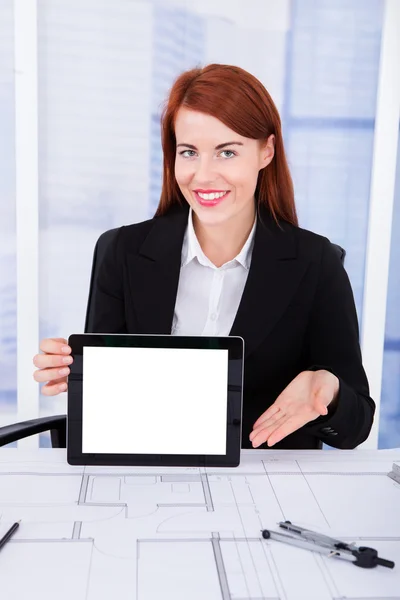 Architect Displaying Screen Of Tablet — Stock Photo, Image