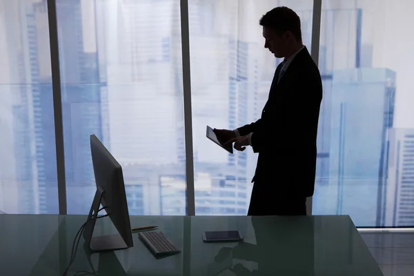 Businessman Using Digital Tablet — Stock Photo, Image